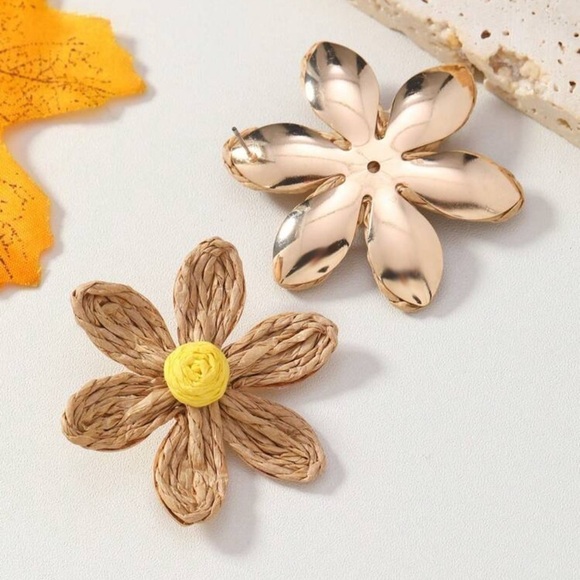 Straw Daisy Earrings stainless steel backing - Picture 2 of 3